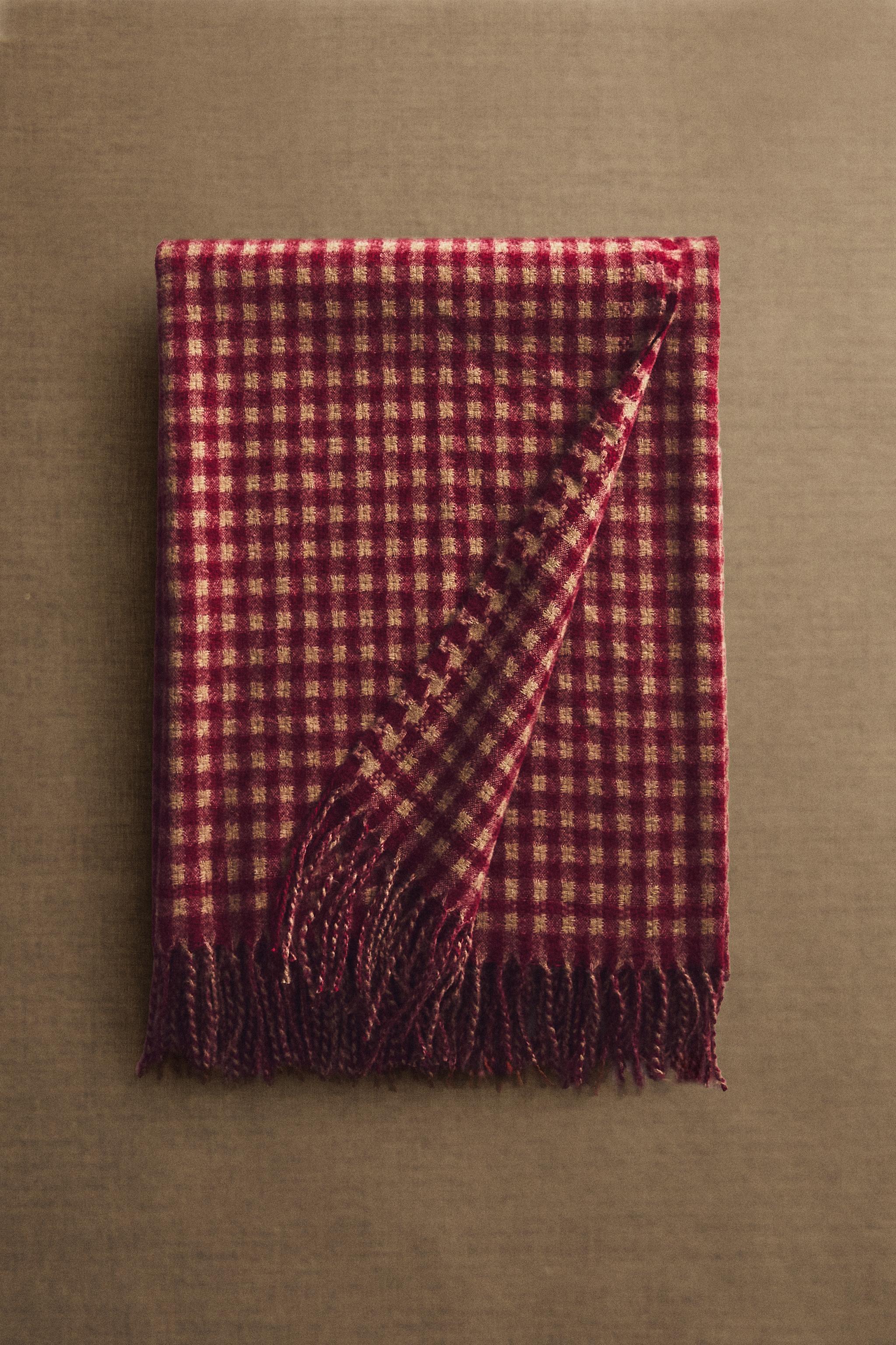 CHECK BLANKET WITH FRINGING